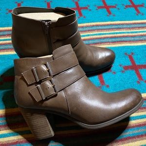 Clarks Booties Size 10 (KB)